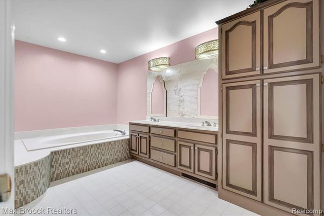 11633 Lorenz Way, Plymouth, MI 48170