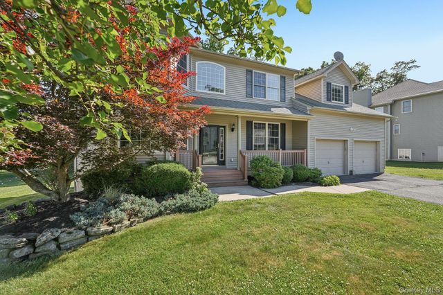 110 Winding Brook Court, New Windsor, NY 12553