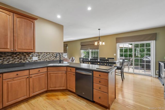 110 Winding Brook Court, New Windsor, NY 12553
