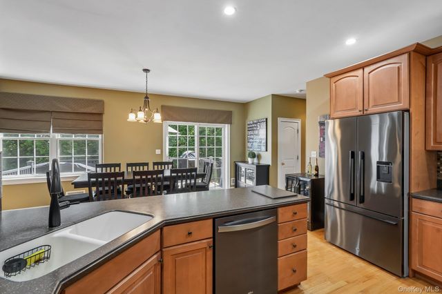 110 Winding Brook Court, New Windsor, NY 12553