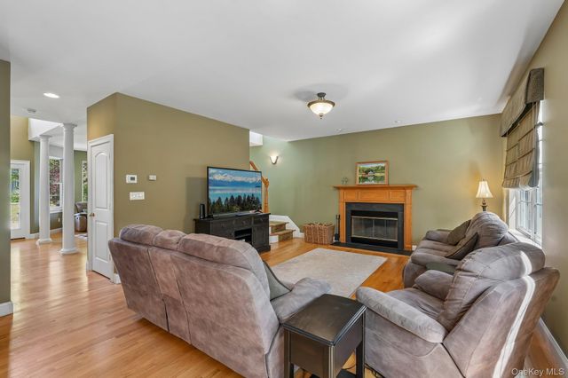 110 Winding Brook Court, New Windsor, NY 12553