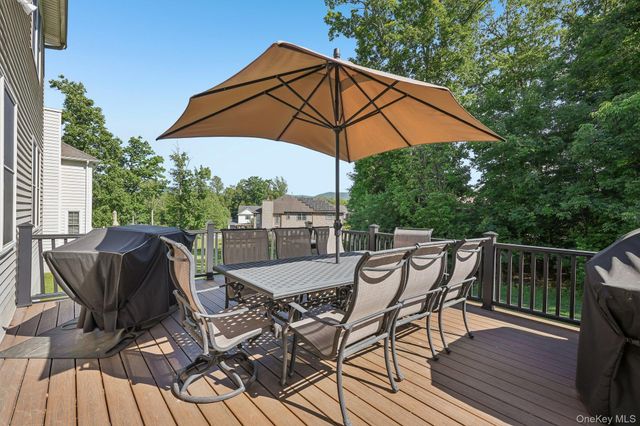 110 Winding Brook Court, New Windsor, NY 12553