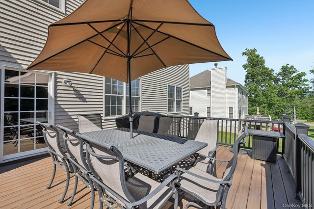 110 Winding Brook Court, New Windsor, NY 12553