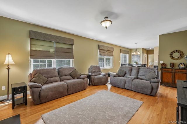 110 Winding Brook Court, New Windsor, NY 12553