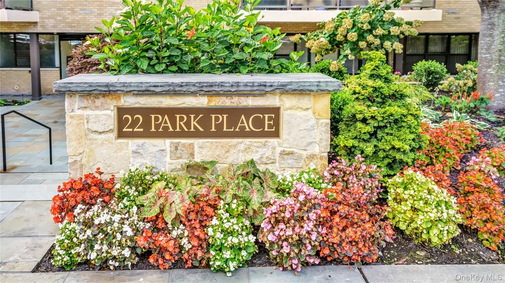 22 Park Place 2F, Great Neck, NY 11021
