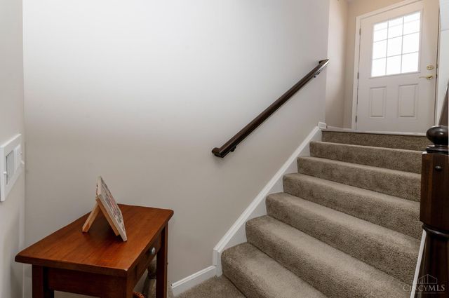 8041 Oakbridge Way, Green Twp, OH 45248