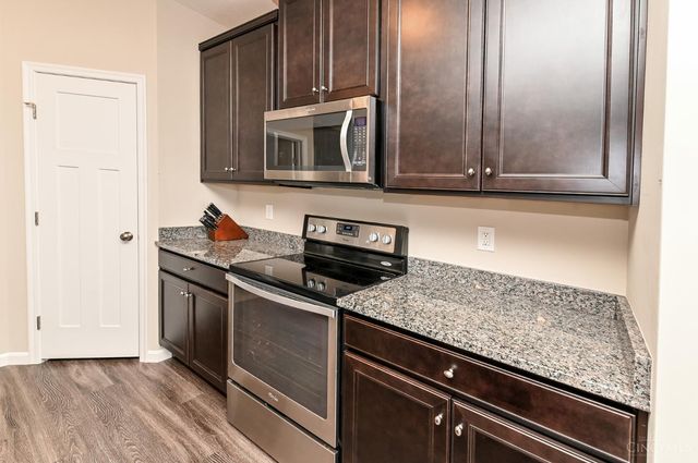 8041 Oakbridge Way, Green Twp, OH 45248