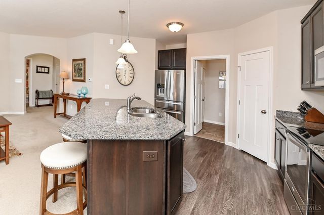 8041 Oakbridge Way, Green Twp, OH 45248