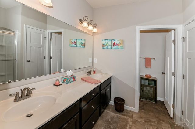 8041 Oakbridge Way, Green Twp, OH 45248