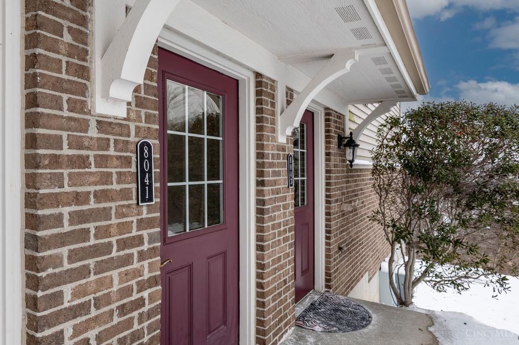 8041 Oakbridge Way, Green Twp, OH 45248