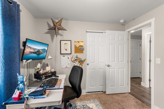 1935 Walnut Grove Lane, Central Point, OR 97502