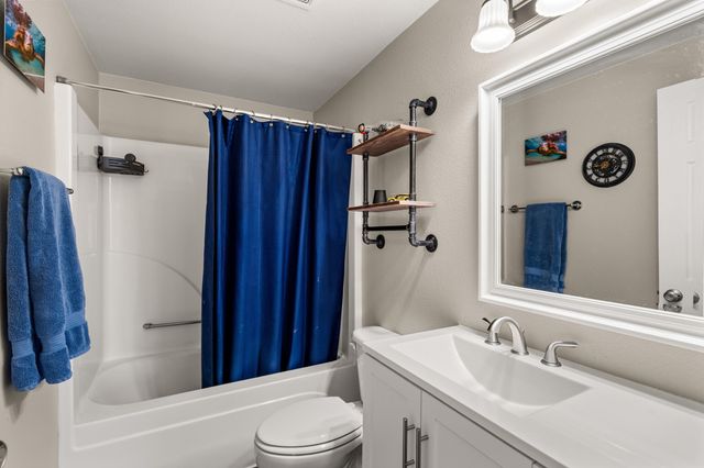 1935 Walnut Grove Lane, Central Point, OR 97502