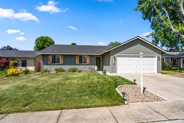 1935 Walnut Grove Lane, Central Point, OR 97502