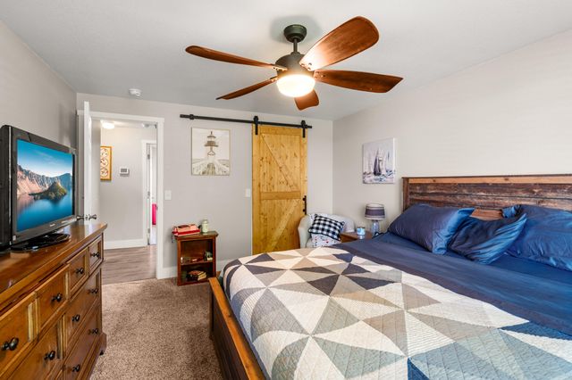 1935 Walnut Grove Lane, Central Point, OR 97502