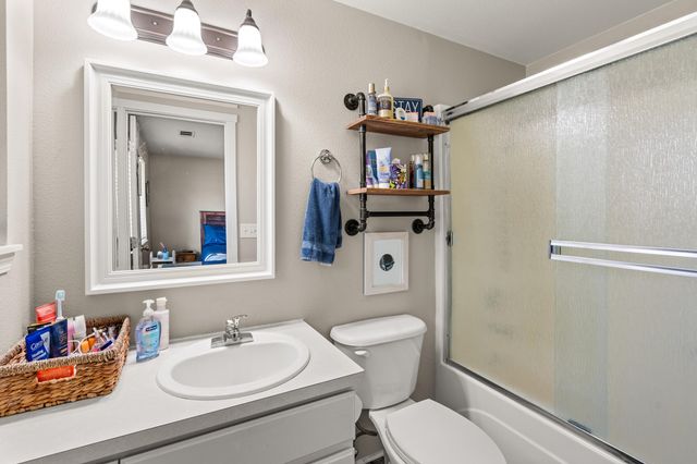 1935 Walnut Grove Lane, Central Point, OR 97502