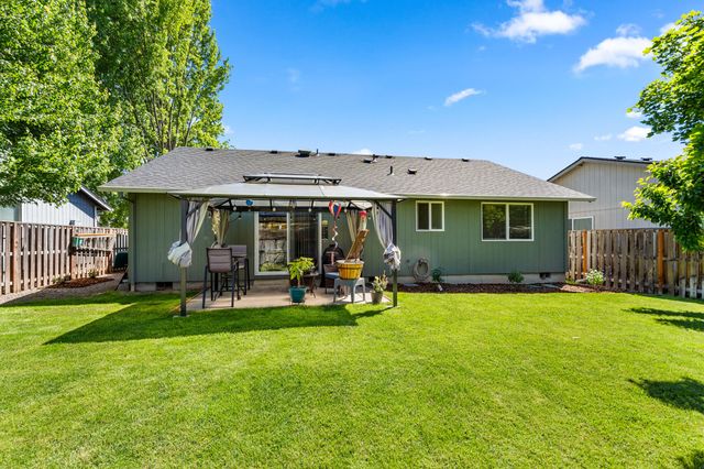 1935 Walnut Grove Lane, Central Point, OR 97502