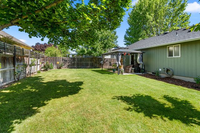 1935 Walnut Grove Lane, Central Point, OR 97502