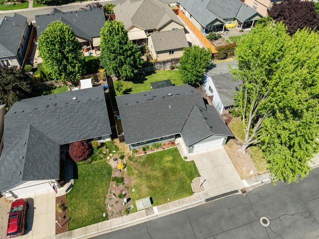 1935 Walnut Grove Lane, Central Point, OR 97502