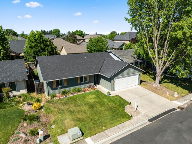1935 Walnut Grove Lane, Central Point, OR 97502