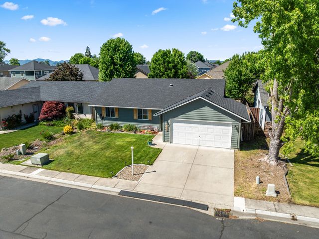 1935 Walnut Grove Lane, Central Point, OR 97502