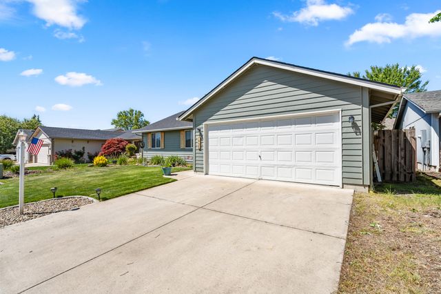1935 Walnut Grove Lane, Central Point, OR 97502
