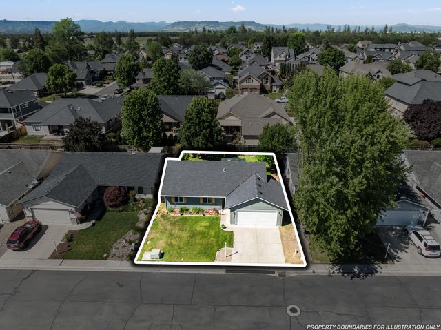 1935 Walnut Grove Lane, Central Point, OR 97502