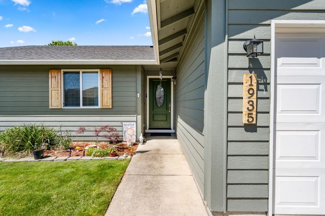 1935 Walnut Grove Lane, Central Point, OR 97502