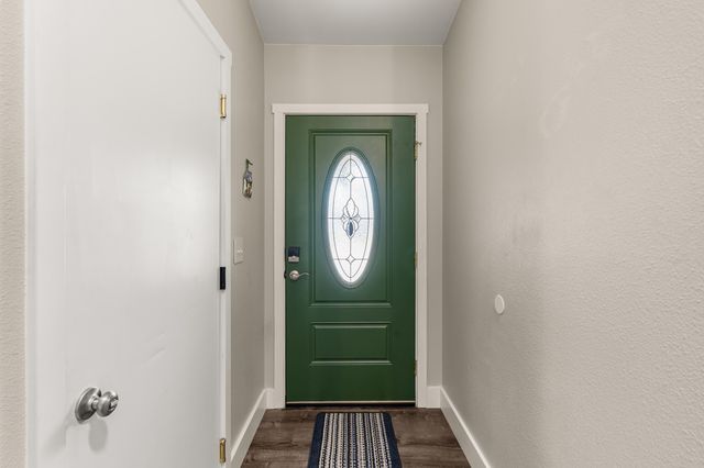 1935 Walnut Grove Lane, Central Point, OR 97502