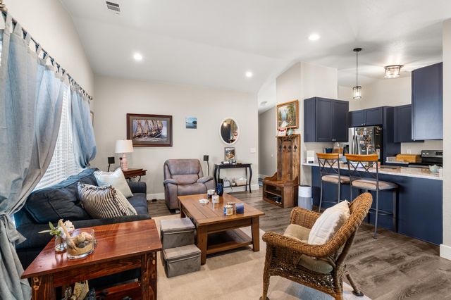 1935 Walnut Grove Lane, Central Point, OR 97502