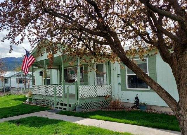 203 E Oak Street, Plains, MT 59859