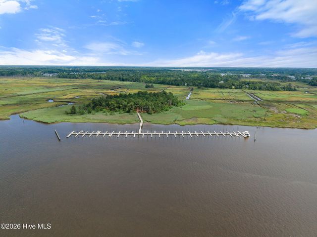 1748 Herons View Drive, Wilmington, NC 28401