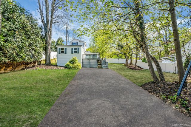 93 Maple Road, Kings Park, NY 11754