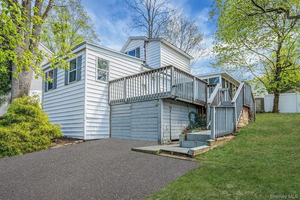 93 Maple Road, Kings Park, NY 11754