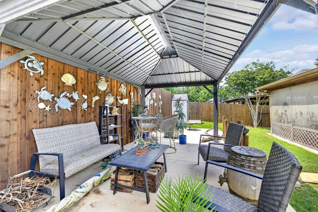 1120 Ponderosa Drive, Aubrey, TX 76227