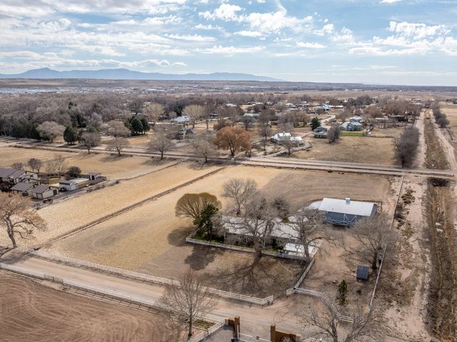 522 Clark Circle SW, Albuquerque, NM 87105