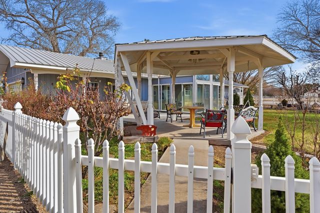 522 Clark Circle SW, Albuquerque, NM 87105