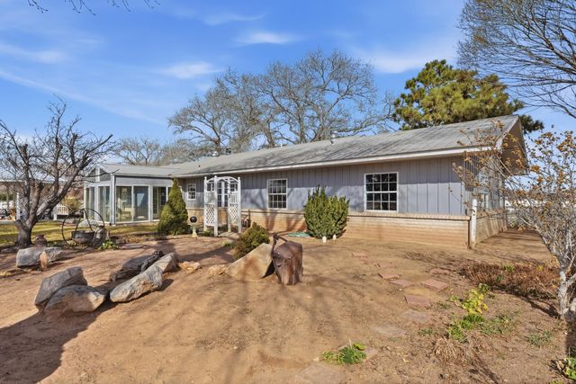 522 Clark Circle SW, Albuquerque, NM 87105