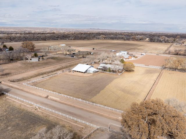 522 Clark Circle SW, Albuquerque, NM 87105