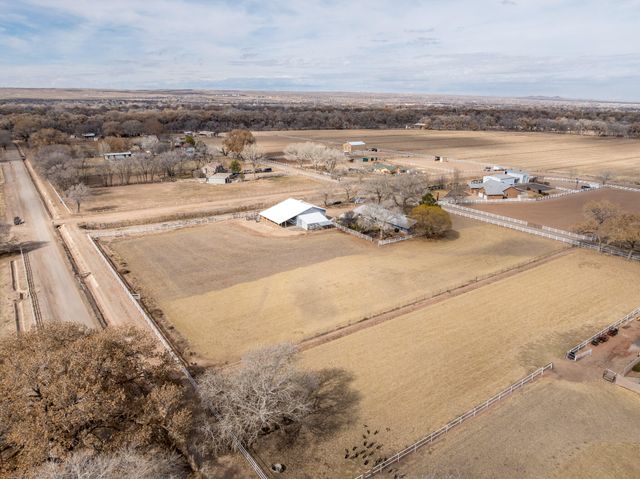 522 Clark Circle SW, Albuquerque, NM 87105