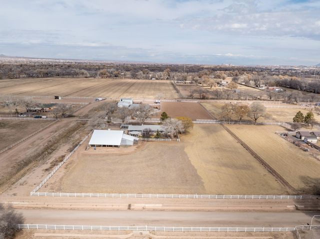 522 Clark Circle SW, Albuquerque, NM 87105