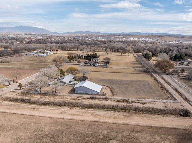 522 Clark Circle SW, Albuquerque, NM 87105