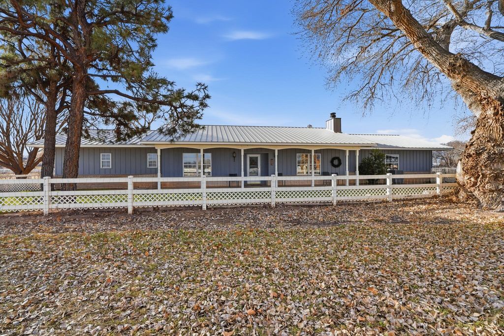 522 Clark Circle SW, Albuquerque, NM 87105