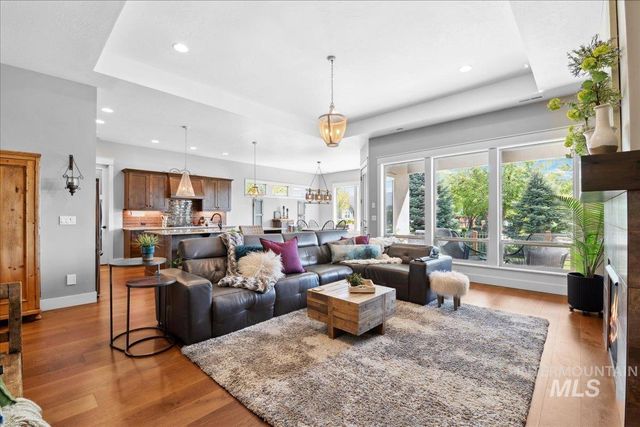 92 S Wildgrass Way, Star, ID 83669