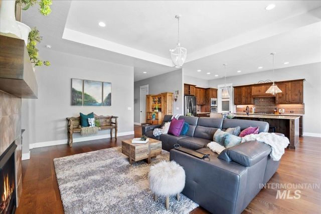 92 S Wildgrass Way, Star, ID 83669