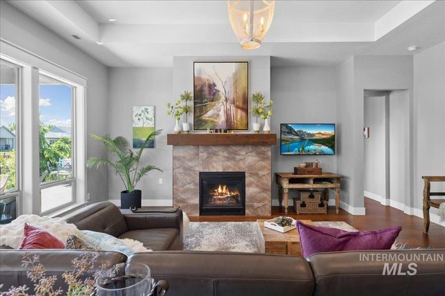 92 S Wildgrass Way, Star, ID 83669