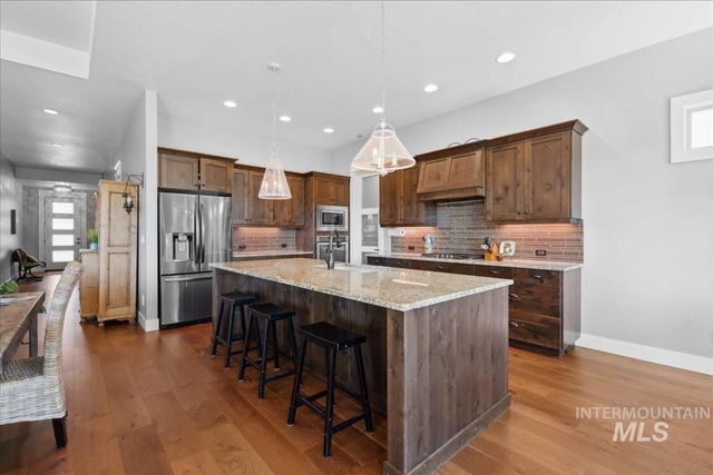 92 S Wildgrass Way, Star, ID 83669