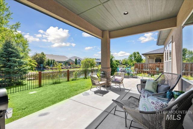 92 S Wildgrass Way, Star, ID 83669