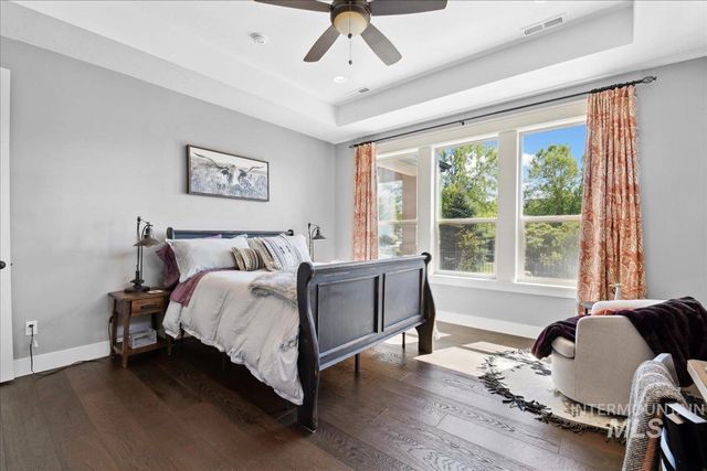 92 S Wildgrass Way, Star, ID 83669