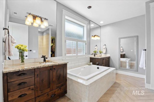 92 S Wildgrass Way, Star, ID 83669