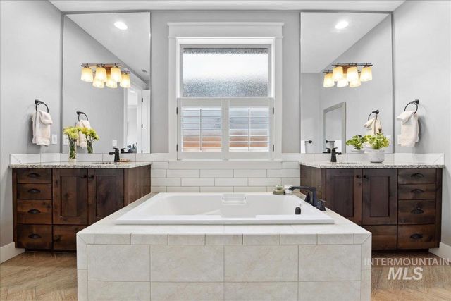 92 S Wildgrass Way, Star, ID 83669